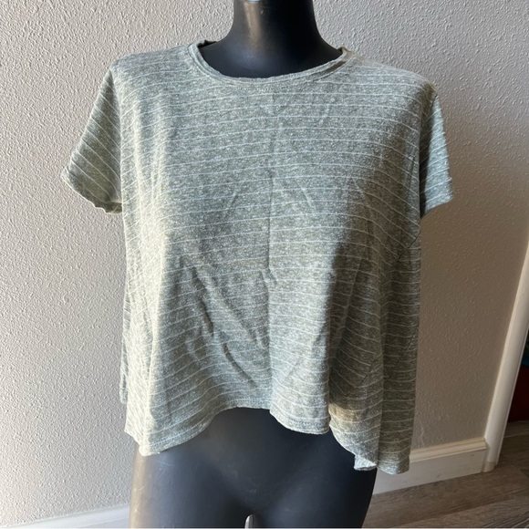 Chloe K Size Small Light Green and White Striped Flowy T-Shirt - Picture 4 of 7